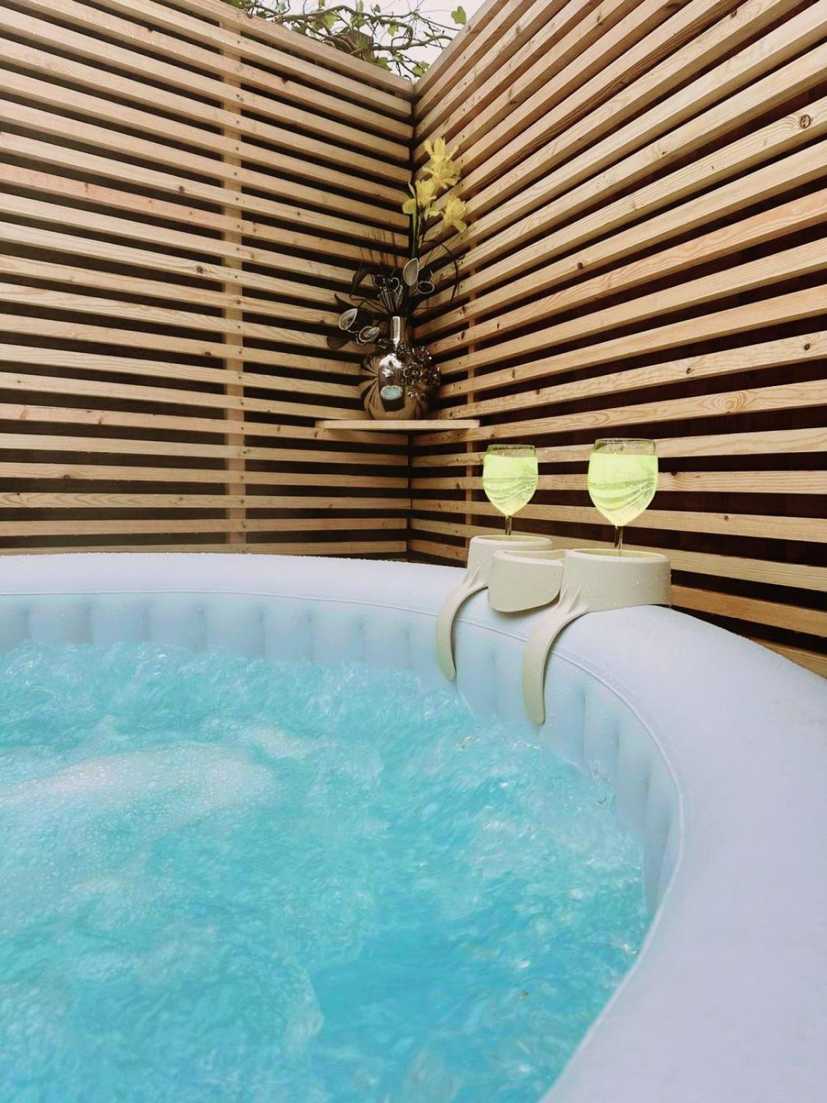 1 Bedroom Apartment With Hot Tub In Cardiff Exterior photo